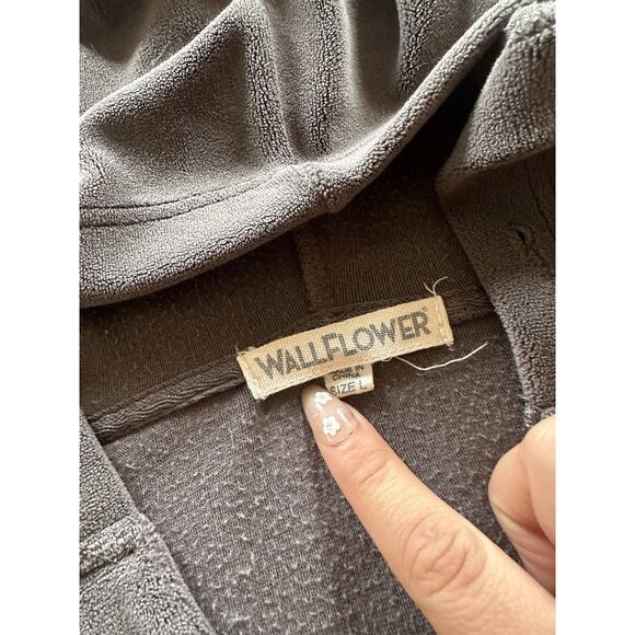 Wallflower Charcoal Gray Cropped Hoodie – Size L - Picture 3 of 4
